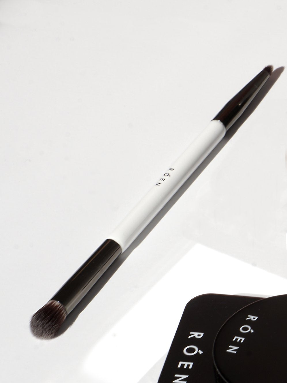ROEN BEAUTY Makeup - Everything Eye Brush - Use it to blend, line, pick up product, and smudge. The Everything Eye Brush is vegan, cruelty free, and easy to clean.